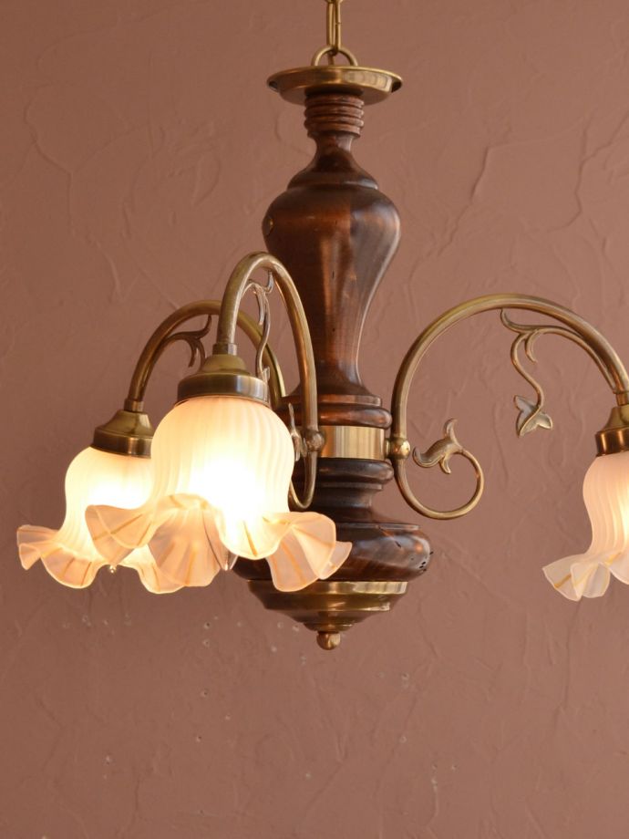 シャンデリアの優しい灯り