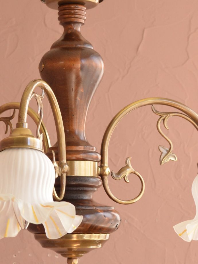 真鍮製のシャンデリア