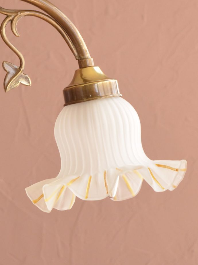 お花の形のガラスのシェード