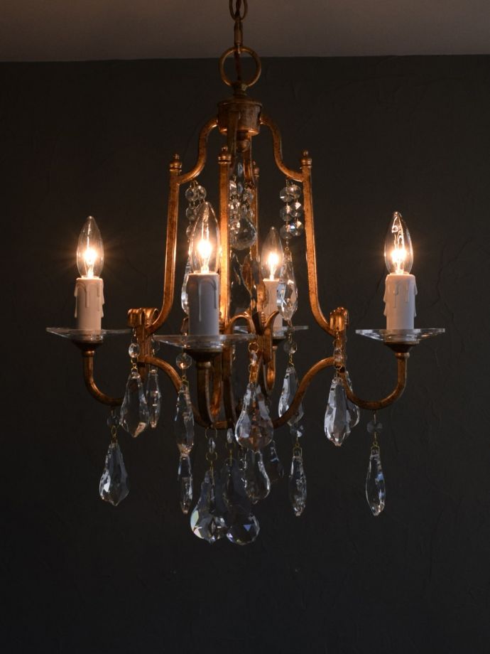 シャンデリアの点灯