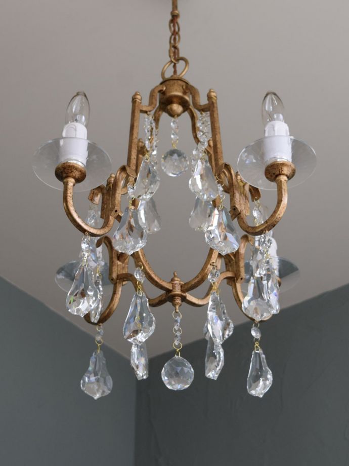 シャンデリアを下から見ると