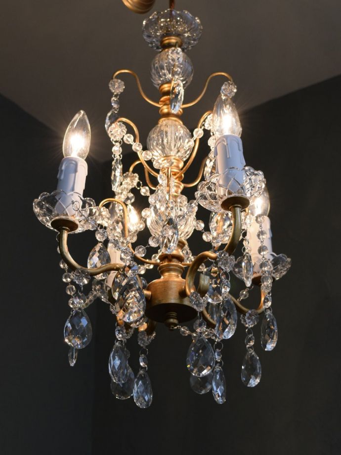 シャンデリアの点灯