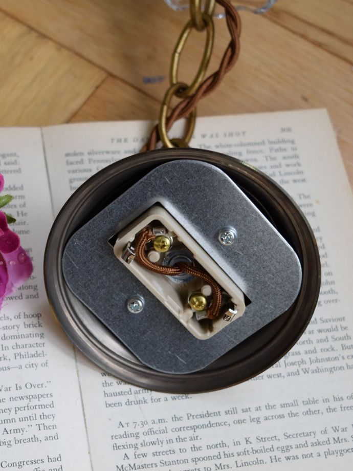 シャンデリアの取り付け