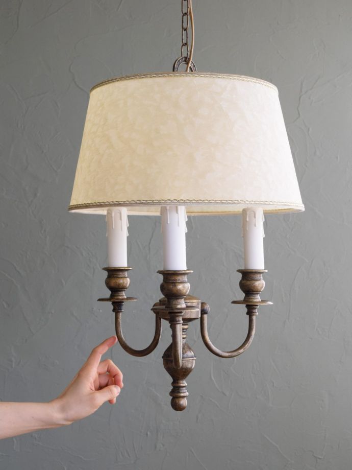 アンティーク風のシャンデリア