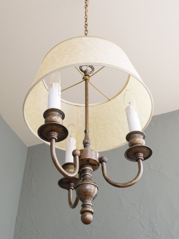 シャンデリアを下から見ると