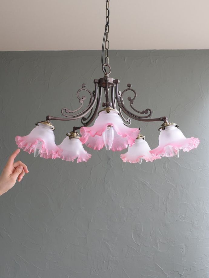 アンティーク調の照明、シャンデリア