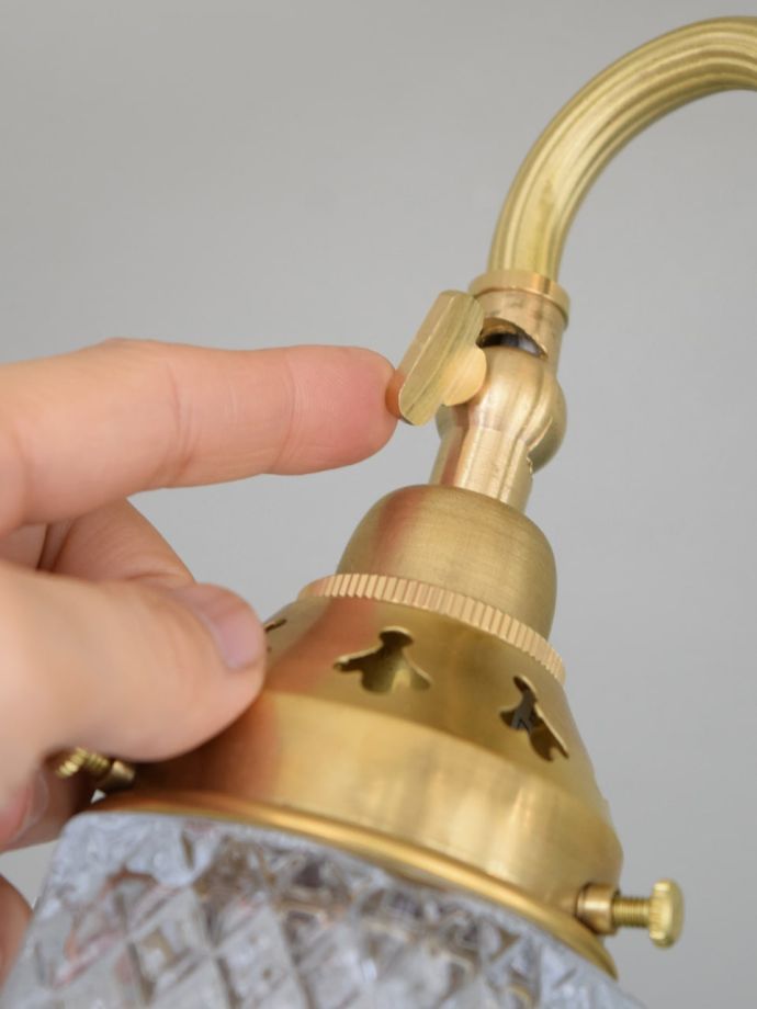 シーリングタイプのおしゃれなシャンデリア、アンティーク風の真鍮製の