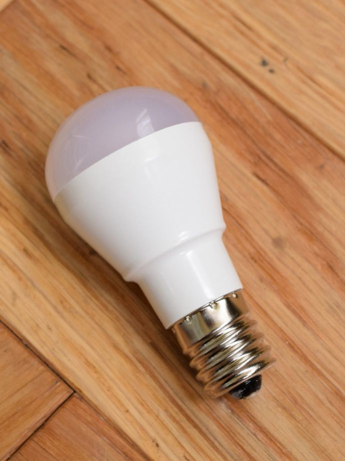 電球付きなので届いてすぐに使えます