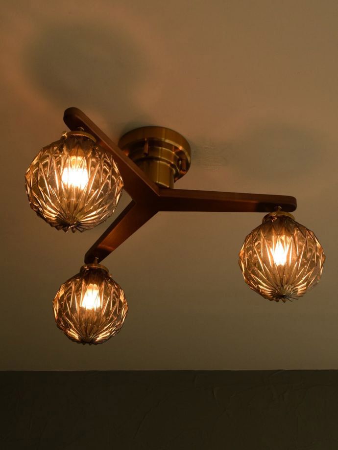 下向きのシーリングランプ