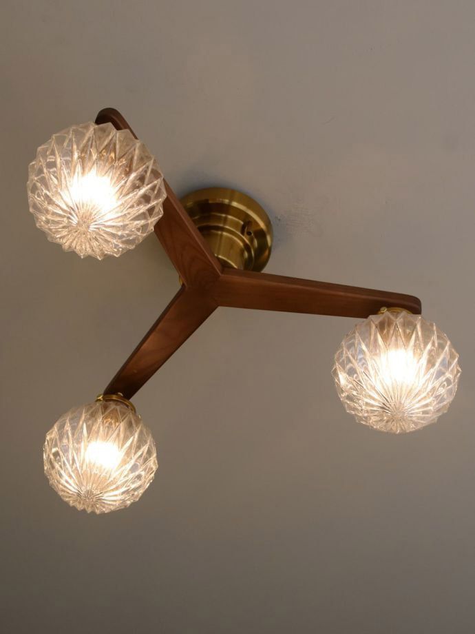 下向きのシーリングランプ