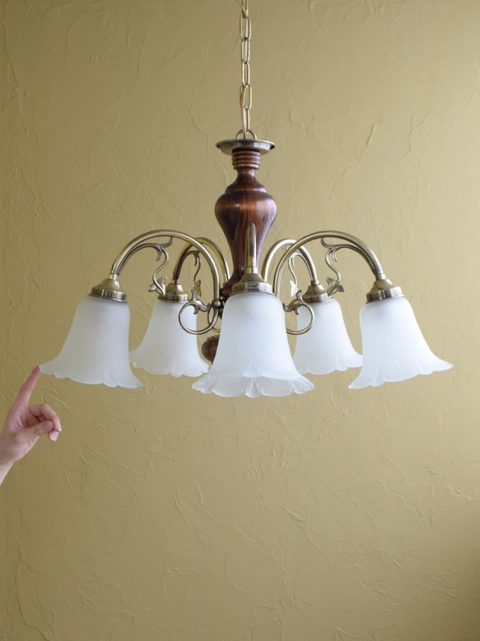 アンティーク風のおしゃれなシャンデリア