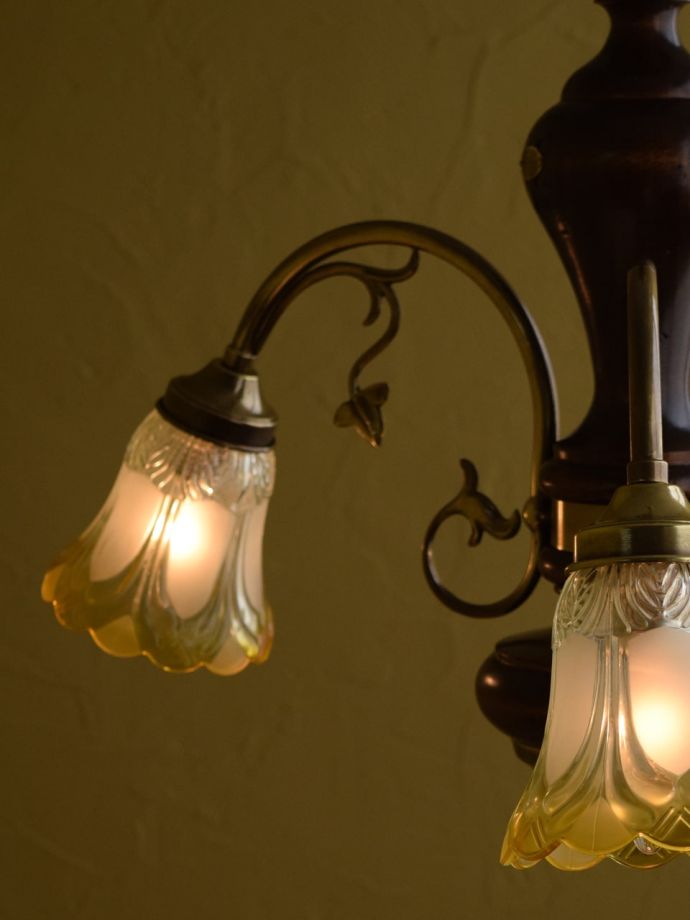 シャンデリアの優しい灯り