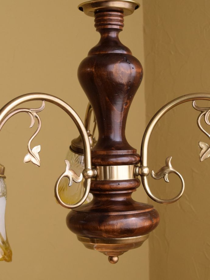 真鍮製のシャンデリア