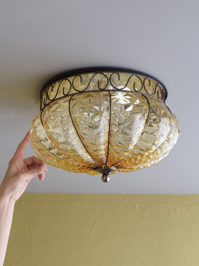 おしゃれなガラスシェードのシーリングライト