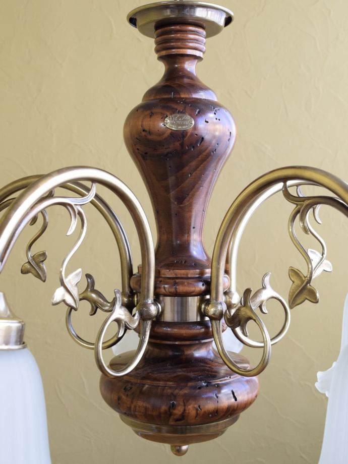 真鍮製のシャンデリア