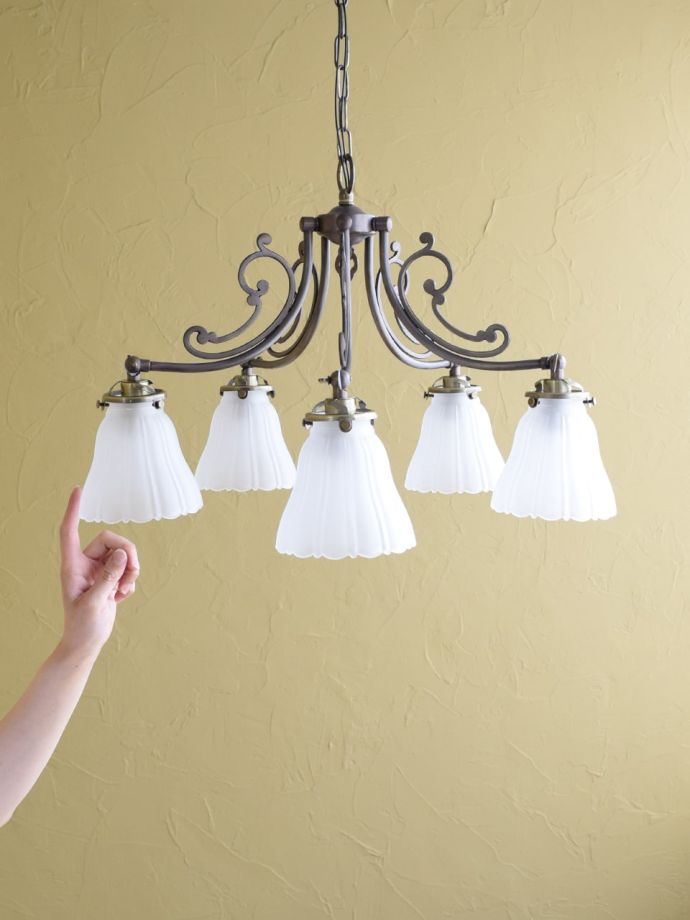 アンティーク調の照明、シャンデリア