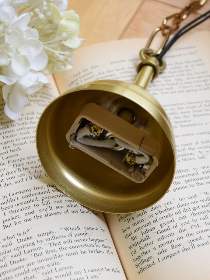 シャンデリアの取り付け方