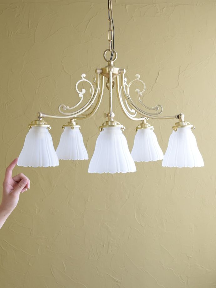 アンティーク調の照明、シャンデリア