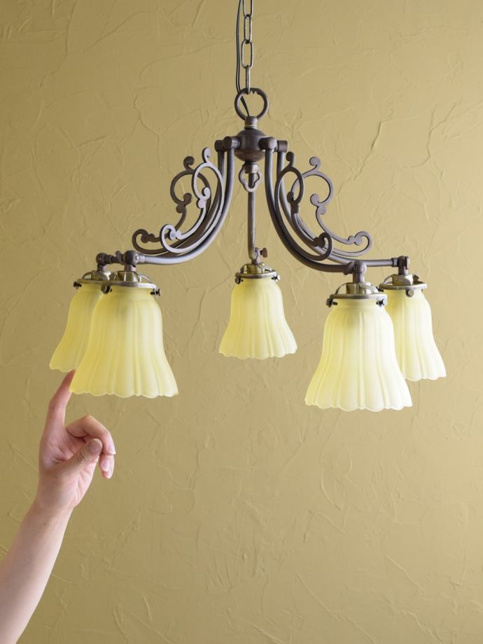 アンティーク調の照明、シャンデリア