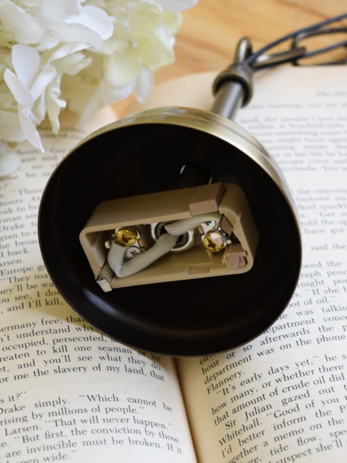 シャンデリアの取り付け方