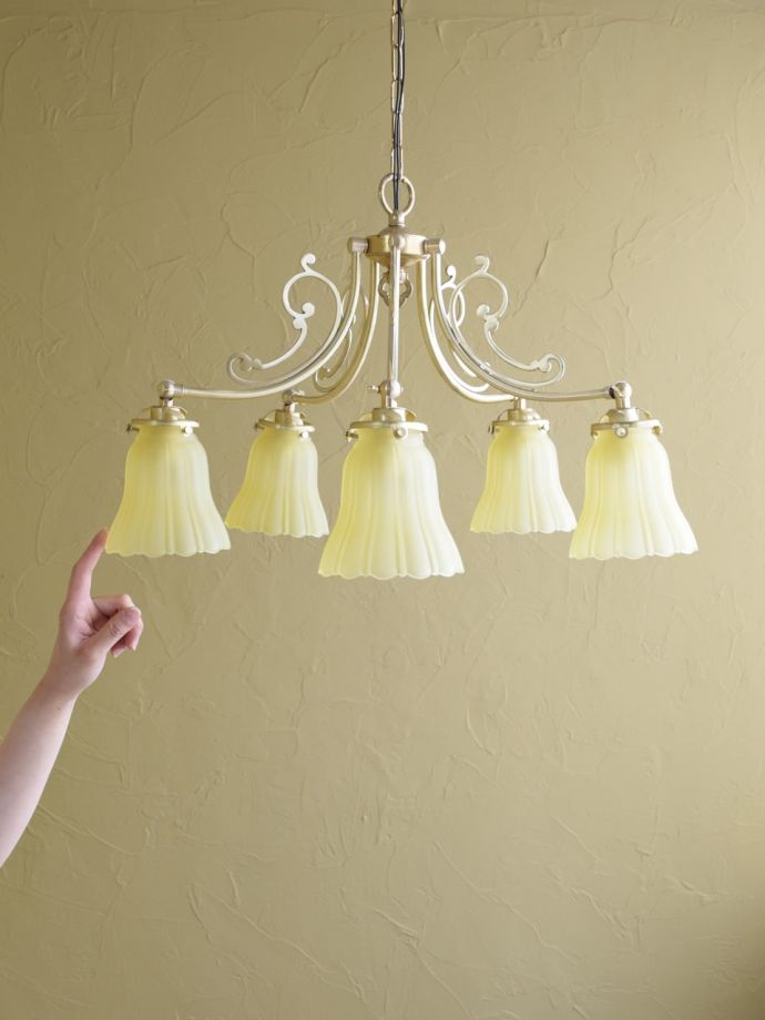 アンティーク調の照明、シャンデリア