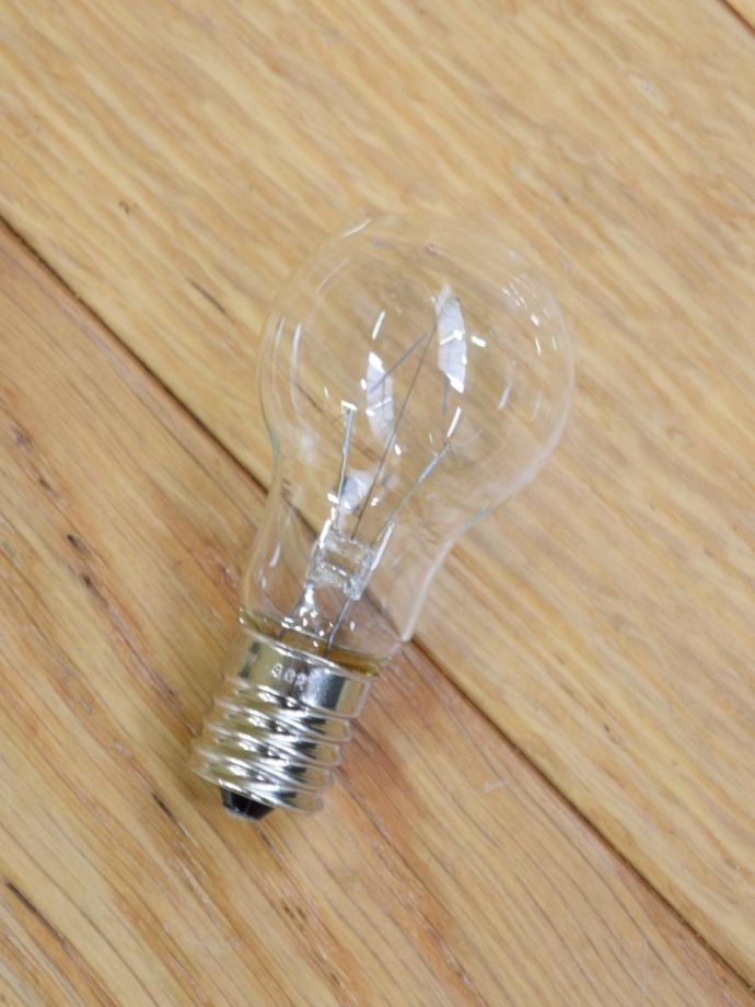 電球付きなので届いてすぐに使えます