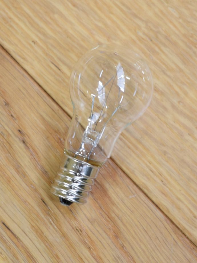 電球付きなので届いてすぐに使えます
