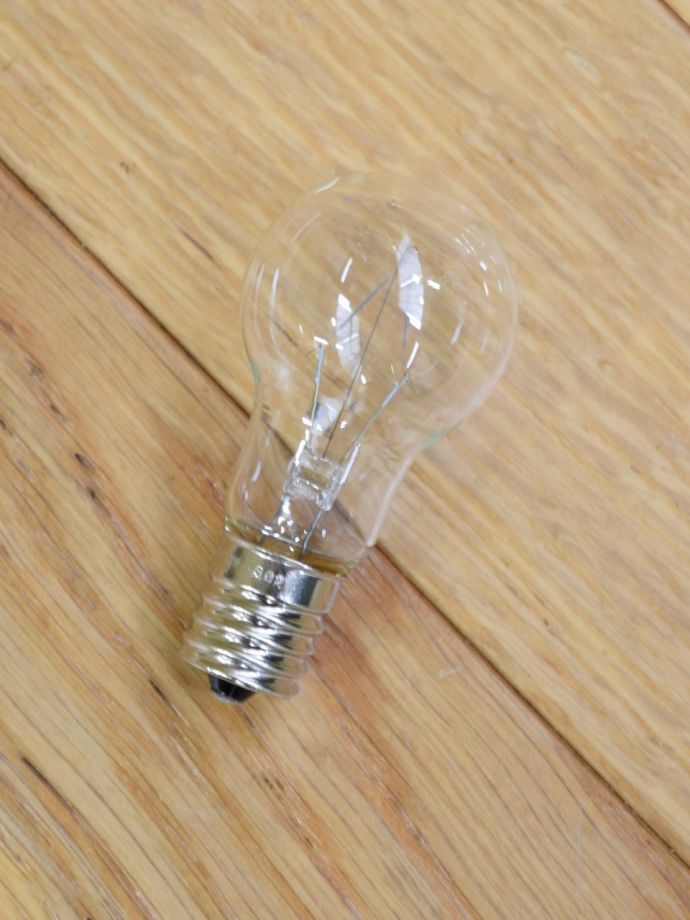 電球付きなので届いてすぐに使えます