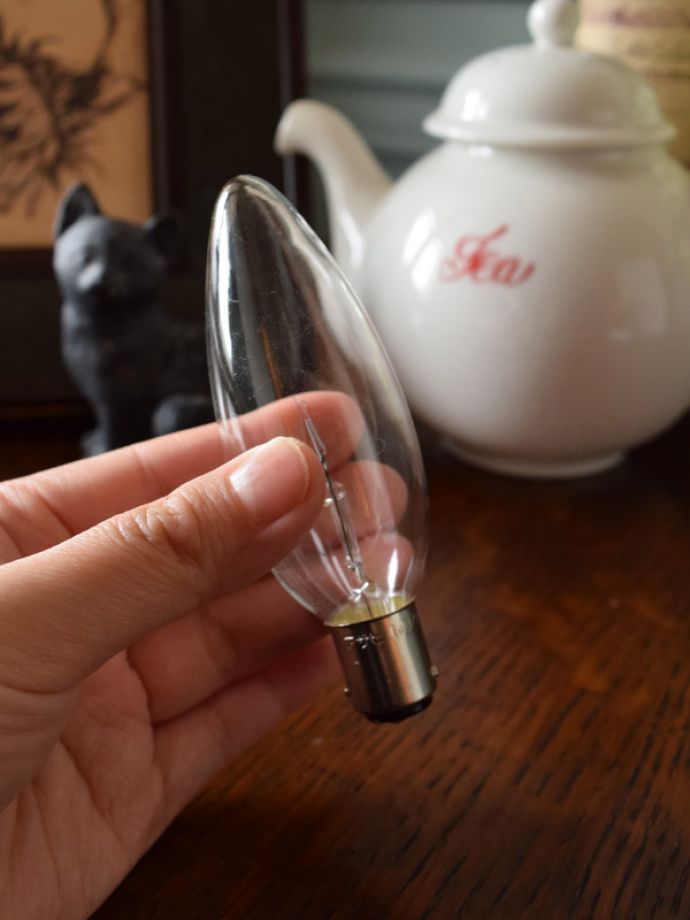 電球・オプション 照明・ライティング イギリス電球 シャンデリア球(B15型・25W)。英国式の口金です日本ではあまり手に入れることが出来ない英国産ソケット器具用、B15型バイオネット球です。(DK-8)