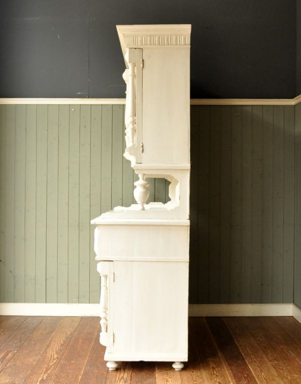 アンティークのキャビネット アンティーク家具 アンティークのフレンチ家具、ホワイトペイントのカップボード(食器棚)。サイドもきれいにペイントされています。(d-1039-f)