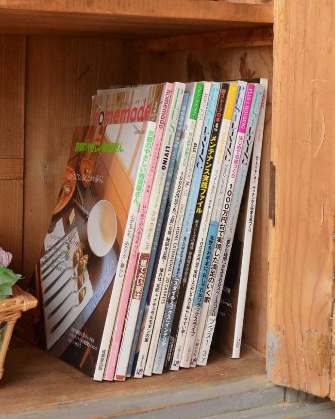 ワードローブ　アンティーク家具　アンティークのフレンチ家具、グリアージュのワードローブ（グレー）。扉の中は収納たっぷりA4サイズの雑誌までしっかり収納出来ちゃう大きさ。(d-1052-f-1)