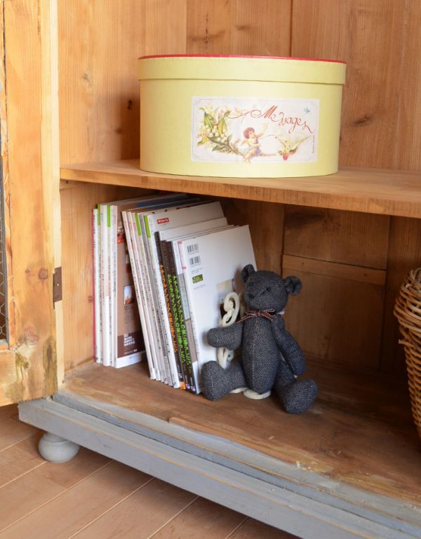 ワードローブ アンティーク家具 アンティークのフレンチ家具、グリアージュのワードローブ(グレー)。雑誌やA4ファイルなどの収納もできます。(d-1052-f)