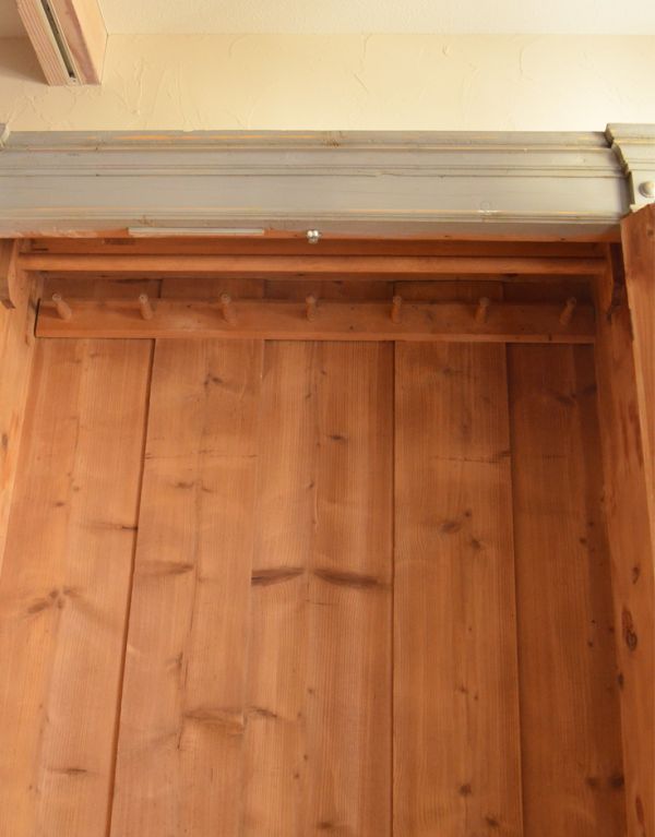 ワードローブ アンティーク家具 アンティークのフレンチ家具、グリアージュのワードローブ(グレー)。フックは7つです。(d-1052-f)