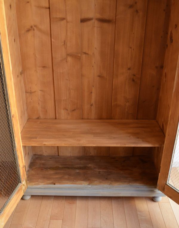 ワードローブ アンティーク家具 アンティークのフレンチ家具、グリアージュのワードローブ(グレー)。下は、1枚の棚板で仕切られています。(d-1052-f)