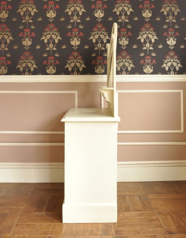 アンティークのドレッサー　アンティーク家具　フレンチスタイルのアンティーク家具、ホワイト色のドレッシングチェスト。横から見てもステキフランスらしく優雅な横顔。(d-1058-f)