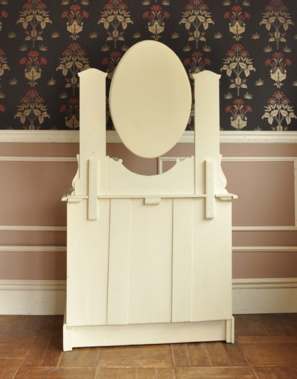 アンティークのドレッサー　アンティーク家具　フレンチスタイルのアンティーク家具、ホワイト色のドレッシングチェスト。優雅な後ろ姿アンティークは新品ではないので経年変化によるキズはありますが、専門の職人が修復したので後ろ姿もキレイです。(d-1058-f)