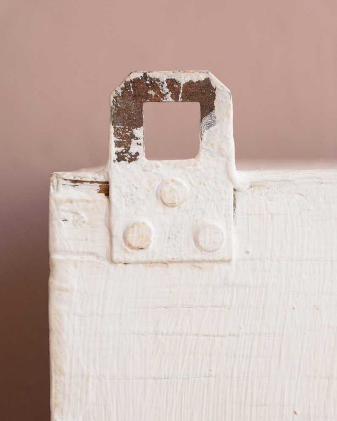 アンティークのキャビネット　アンティーク家具　小さなウォールキャビネット、ガラスの模様が可愛いアンティークスモールキャビネット。壁に取り付けできます背中部分にフックを付けて壁にカンタンに取り付け出来るようにしました。(d-1077-f)