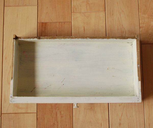 アンティークのキャビネット アンティーク家具 小さな壁掛けキャビネット、ホワイトペイントのアンティークスモールキャビネット(引き出し付き)。内側もきれいに仕上がっています。(d-1079-f)