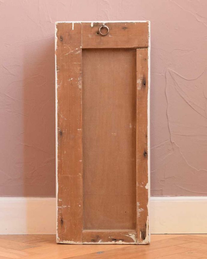 アンティークのキャビネット　アンティーク家具　壁に付ける小さなアンティーク家具、ホワイトペイントのスモールガラスキャビネット 。後ろ姿も見て下さい。(d-1081-f)