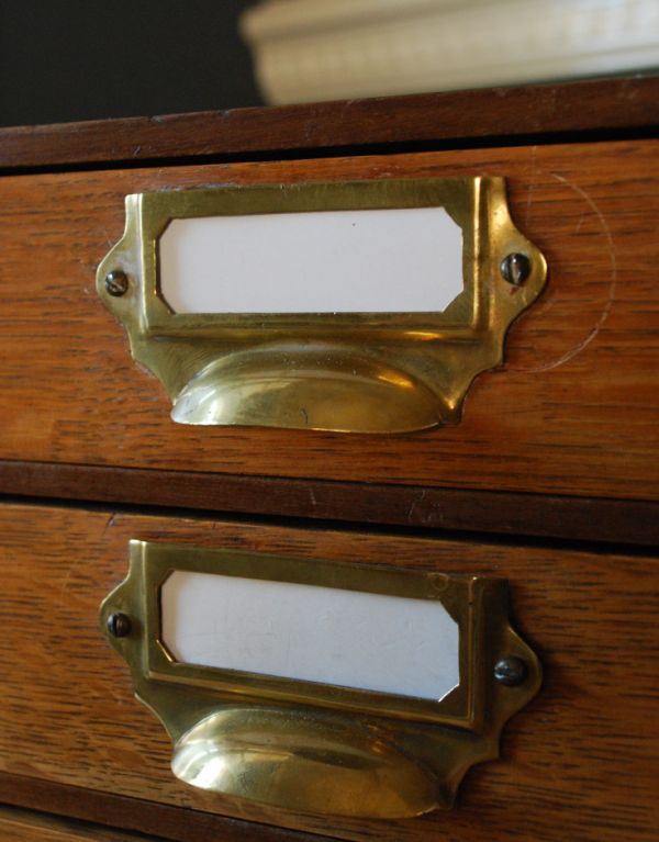 ウォールシェルフ・ウォールハンガー アンティーク家具 アンティークの小さな家具、4段のファイリングボックス。取っ手です。(d-1092-f)