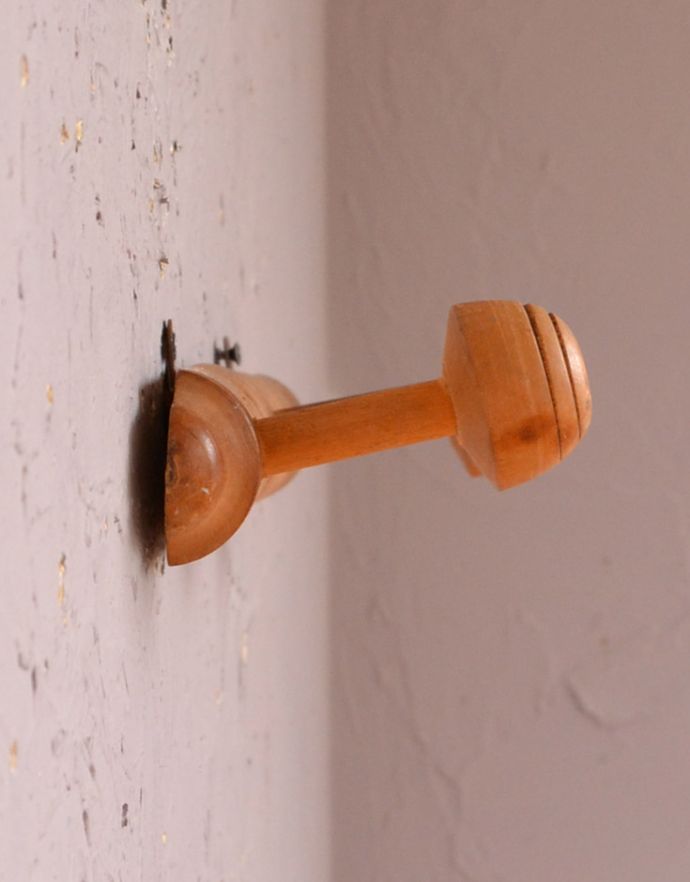 フック・フックボード　住宅用パーツ　フランスから届いたバンブーの形が可愛い木製のアンティークフックボード（３連フック）。壁のオシャレを楽しみましょう空いている壁に取り付けるだけでなんだかワクワクしちゃう可愛らしさです。(d-1100-z-1)