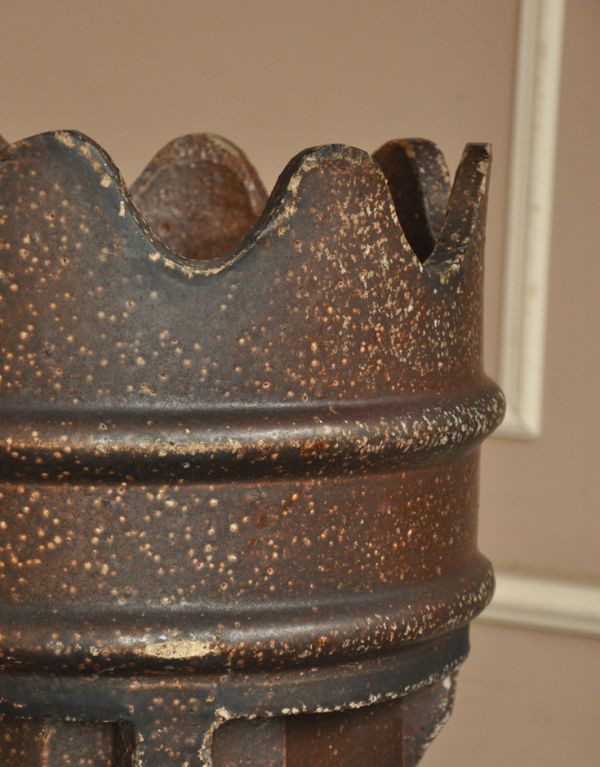 ガーデニングにオススメのアンティーク家具、チムニーポット（煙突）(d