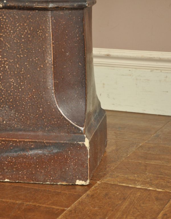 ガーデニング家具　アンティーク家具　ガーデニングにオススメのアンティーク家具、チムニーポット（煙突）。キレイなものを選びましたアンティークなので欠けやキズはありますが、キレイなものを選んできました。(d-1109-f)