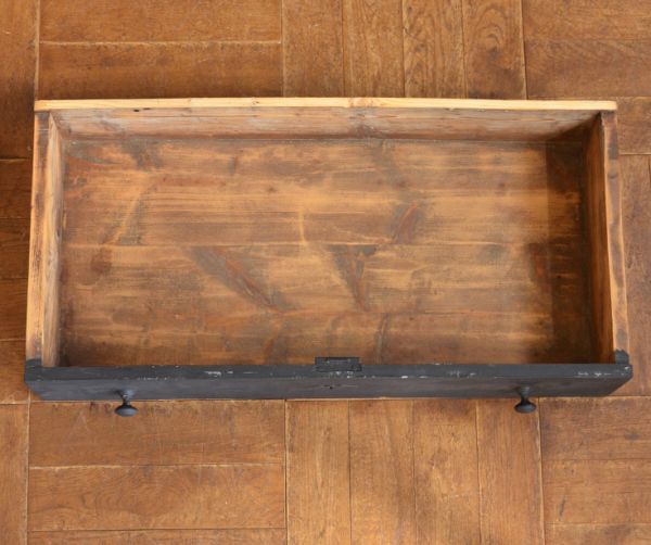 アンティークのキャビネット アンティーク家具 フランスの可愛いアンティーク家具、ブラックペイントのドレッサー。引き出しの中は・・・もちろん引き出しの中も職人がキレイに修復しました。(d-1133-f)