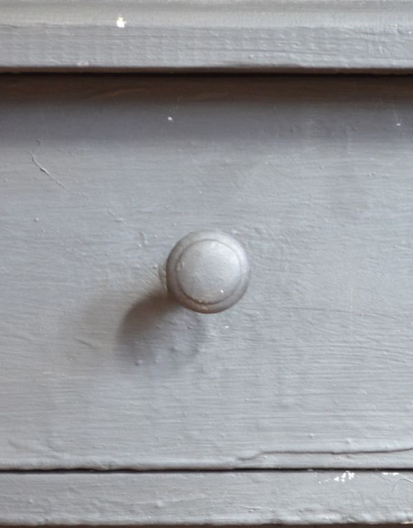 アンティークのキャビネット アンティーク家具 フランスの可愛いアンティーク家具、ブラックペイントのドレッサー。アンティークらしい取っ手ほっこりとした風合いがいい取っ手。(d-1133-f)