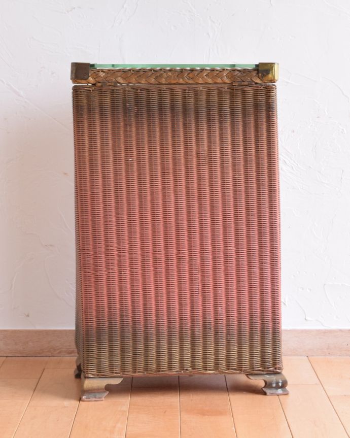 ロイドルーム　アンティーク家具　イギリスの伝統的なアンティーク家具、ガラス天板のロイドルームボックス（ピンク×ゴールド）。後ろ姿も見て下さい。(d-1151-f-1)