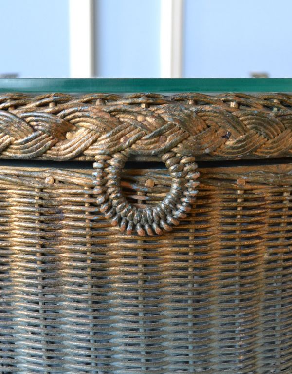 ロイドルーム　アンティーク家具　イギリスのアンティークロイドルーム家具、青色のランドリーボックス。取っ手も可愛いデザインちょこんとついた取っ手も可愛いんです。(d-1155-f)