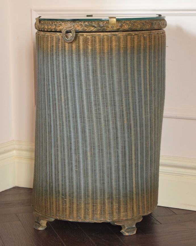 ロイドルーム　アンティーク家具　イギリスのアンティークロイドルーム家具、青色のランドリーボックス。お部屋の挿し色にロイドルームは色も特長的。(d-1155-f)