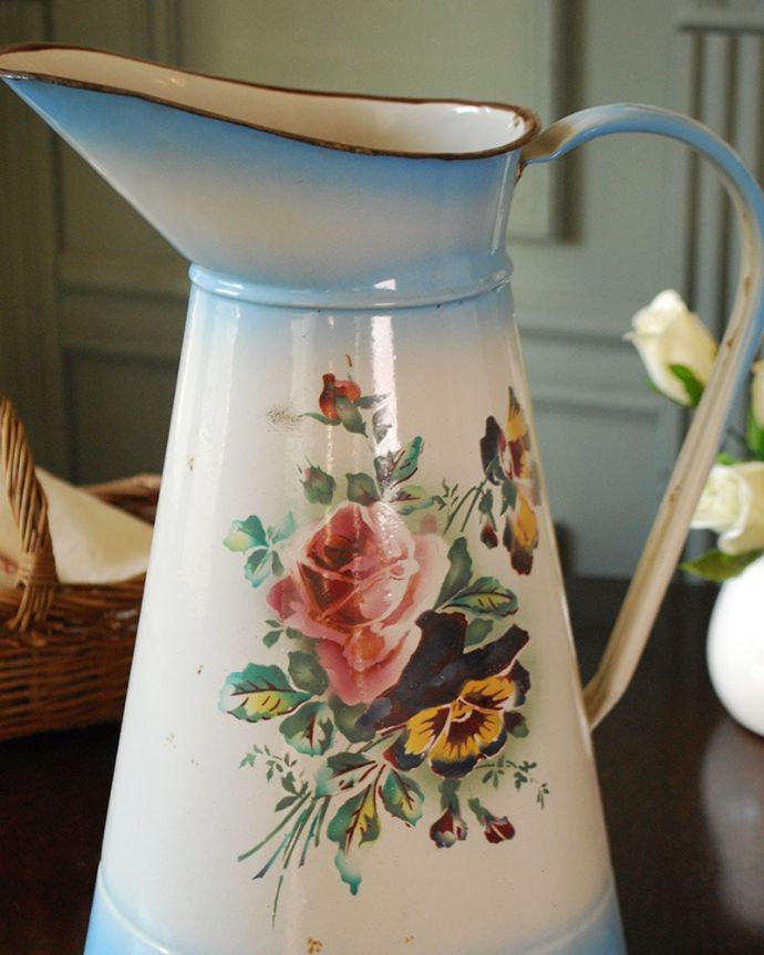 アンティーク ホーロー・アイアン製の雑貨 アンティーク雑貨 フランスJAPY社、ピンクのローズとパンジー柄のアンティークホーローのジャグ。ピンクローズとパンジーステンシルで描かれた可愛いお花たち。(d-1155-z)