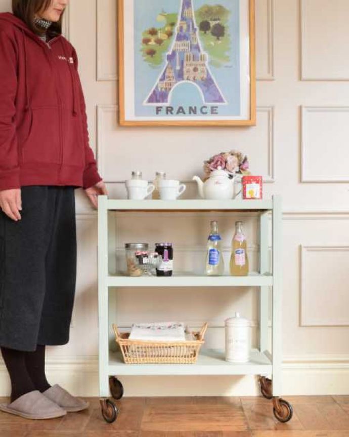 アンティークのワゴン・トローリー アンティーク家具 フランスで見つけたアンティーク家具、フレンチペイントのトロリー(ワゴン)。コロコロ転がせて移動も楽チン!アンティークの中でも人気の高いワゴン。(d-1157-f)